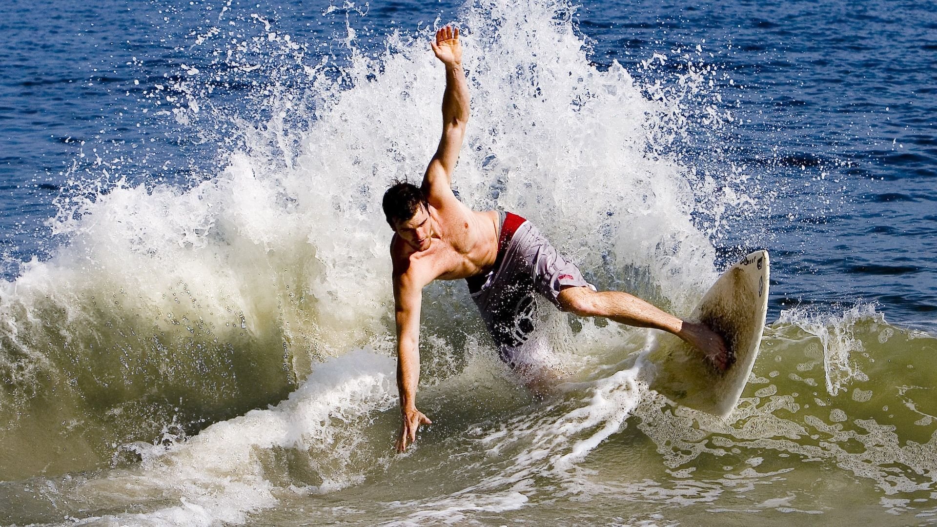 德国蝶泳选手划水波动最小，蝶泳运动员