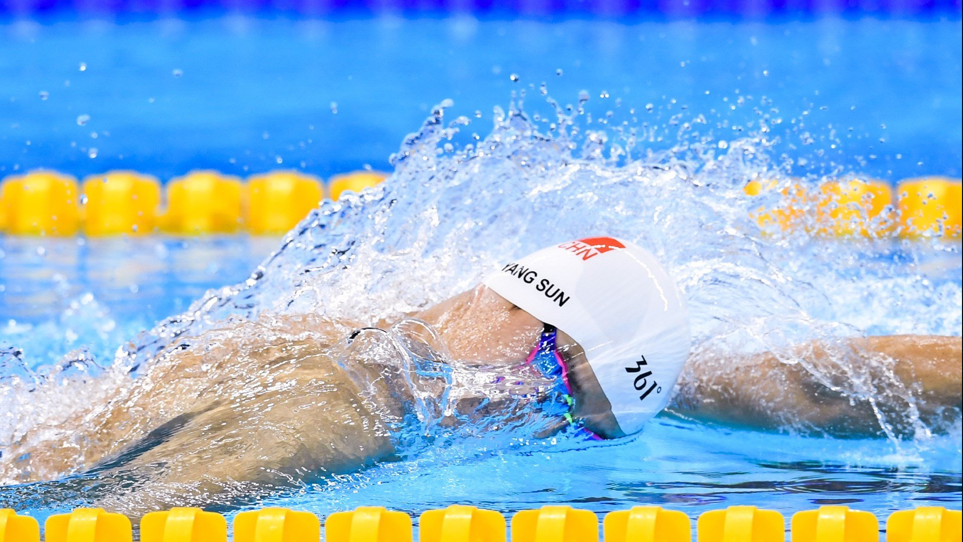 中国女排庆祝新场馆落成拍摄合影，中国女排表演